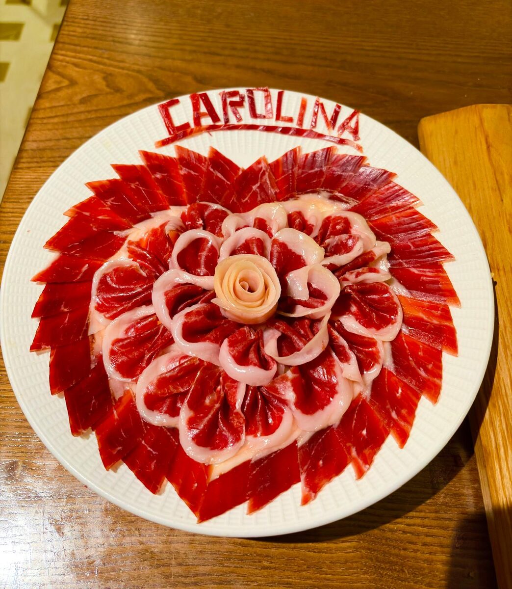 Plato con nombre personalizado en jamón ibérico